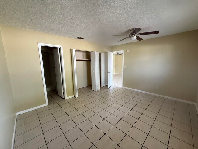 Building Photo - 1516-1543 43rd Ave