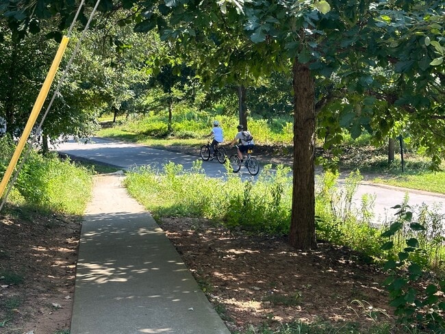 Direct Access To The Eastside Beltline Directly Across From The Skate Park - 821 Ralph McGill Blvd NE