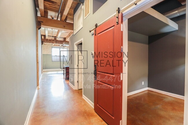 Building Photo - 815 Porter St