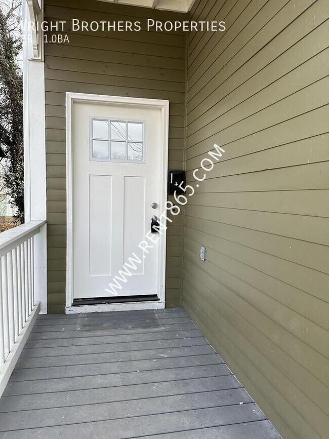 Building Photo - 116 Carrick St