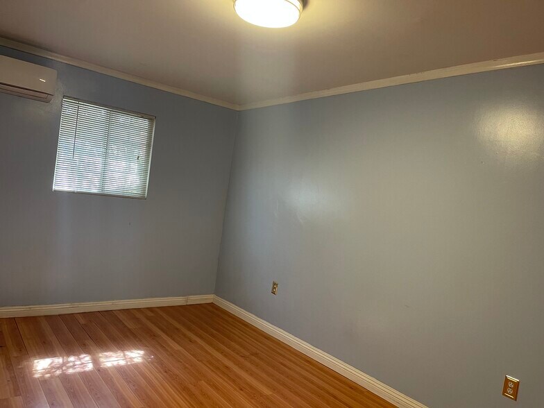 Building Photo - 13012 McKinley Ave