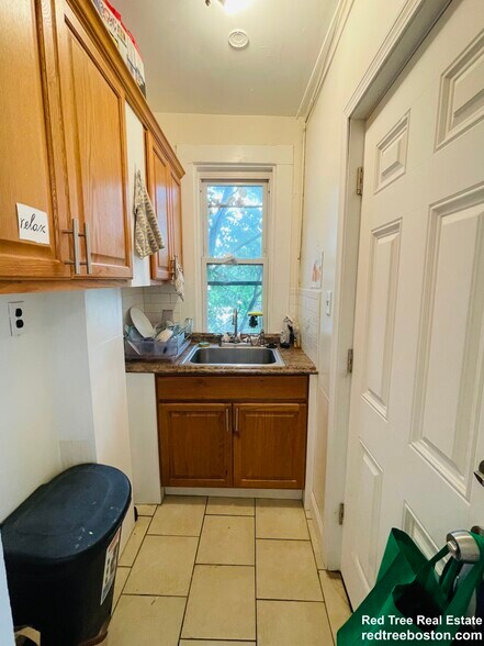 Building Photo - 10 Houghton St