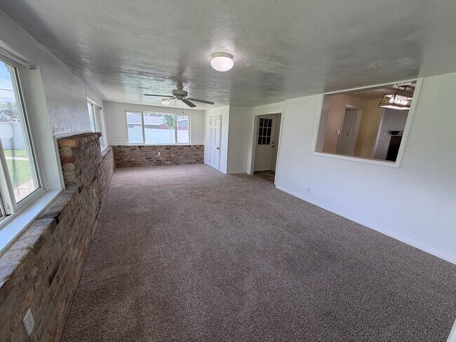Building Photo - 810 N 700 E