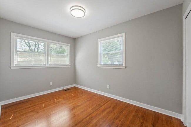 Building Photo - 505 NW Forrest Pk Ct