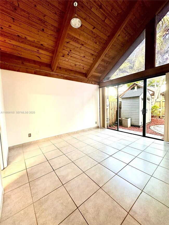 Building Photo - 497 N University Dr