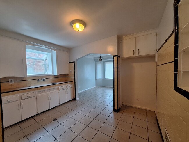 Building Photo - 11243 Roxbury St