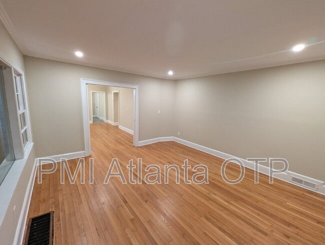 Building Photo - 1952 Wellbourne Dr NE