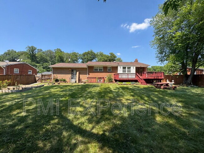 Building Photo - 3203 Amador Dr