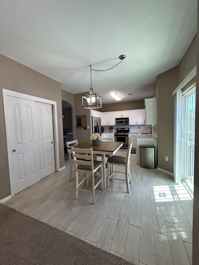 Building Photo - 835 Kipuka Dr NW