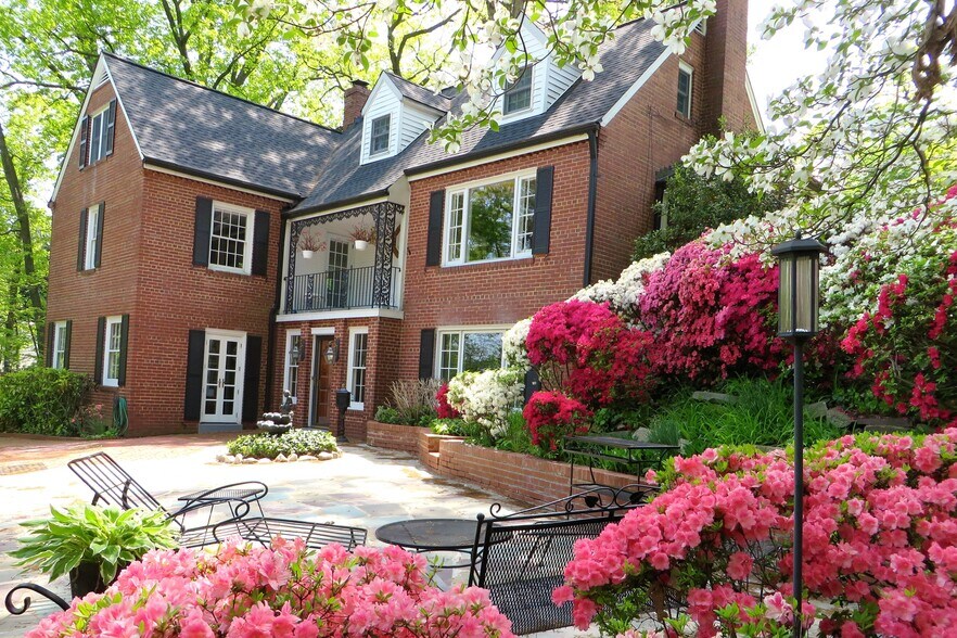 Building Photo - 1044 26th St S