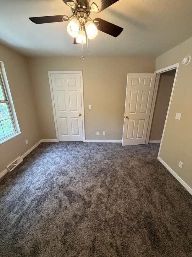 Building Photo - 409 Hutton Ln