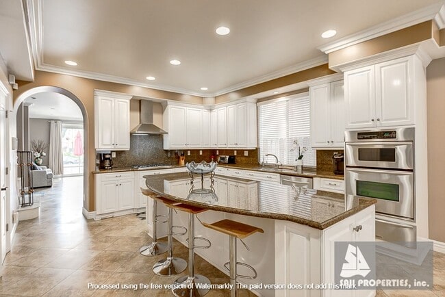 Building Photo - Gorgeous, Large downtown Huntington Beach Vacation Rental