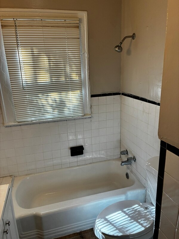 Building Photo - 537 Alder St