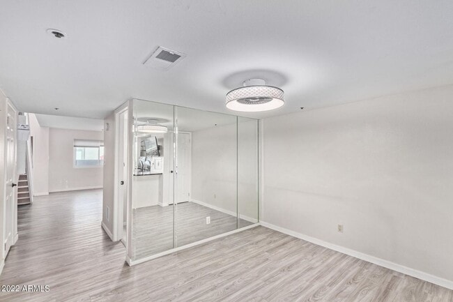Building Photo - Charming 2 Bed 2 Bath Townhome near Downto...