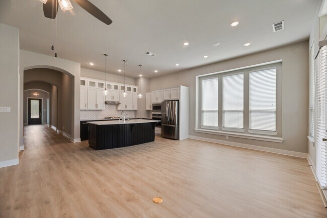 Building Photo - 3105 Columbia Dr