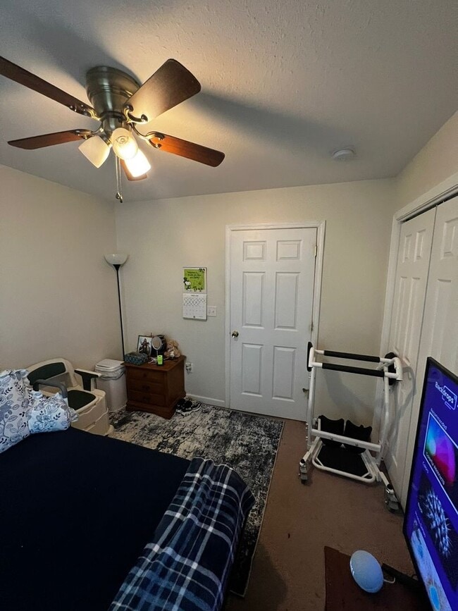 Building Photo - 3-Bedroom/2-Bathroom Single-Family Home – Available August 1st!