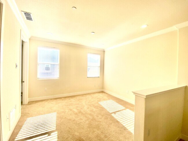 Building Photo - ALMOST NEW, SUPER CLEAN 2 BED, 2.5 BATHS, WOOD FLOORS, STAINLESS STEEL APPLIANCES, CLUBHOUSE WITH...