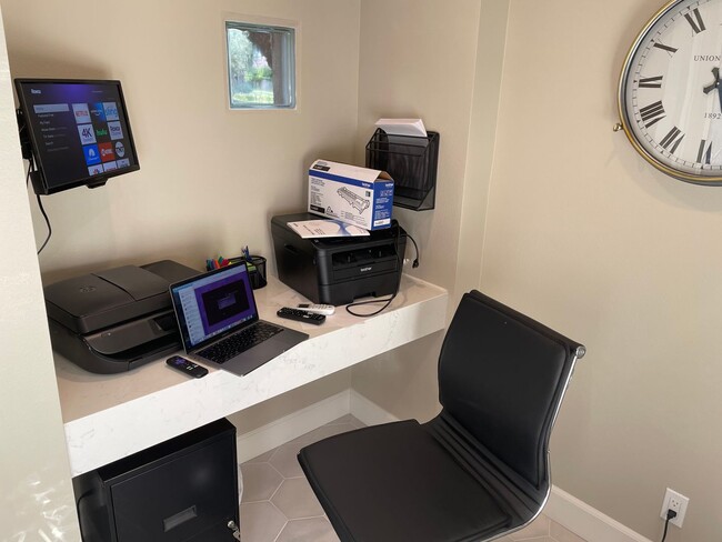 Building Photo - Fully Furnished Annual Lease Available