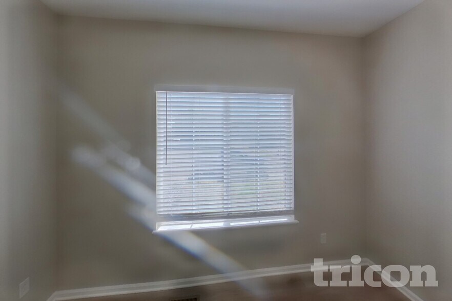 Building Photo - 565 Winebrook Way