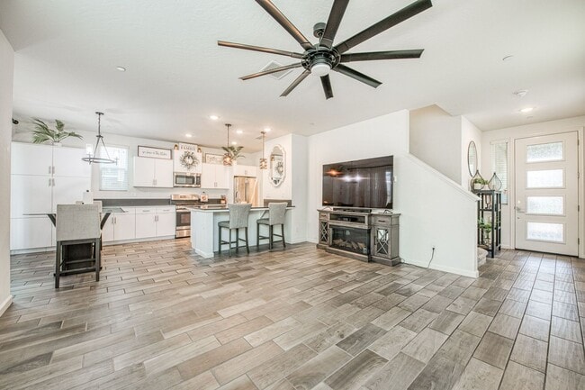Building Photo - Stunning Clovis Home!