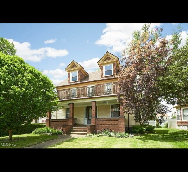 Building Photo - 1727 Woodland Ave NW