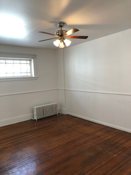 Living room - 246 Delaware Ave