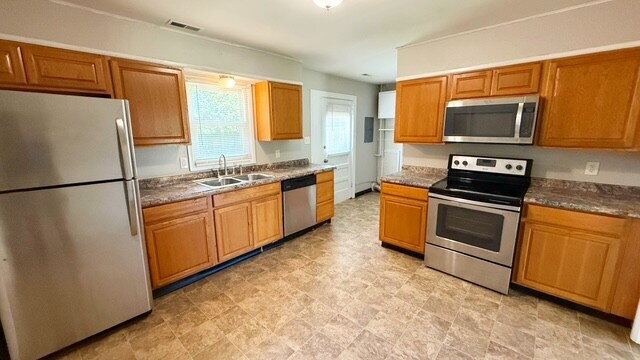Building Photo - EAST SIDE/LAWRENCE 3 BEDROOM RANCH HOME RECENTLY UPDATED!