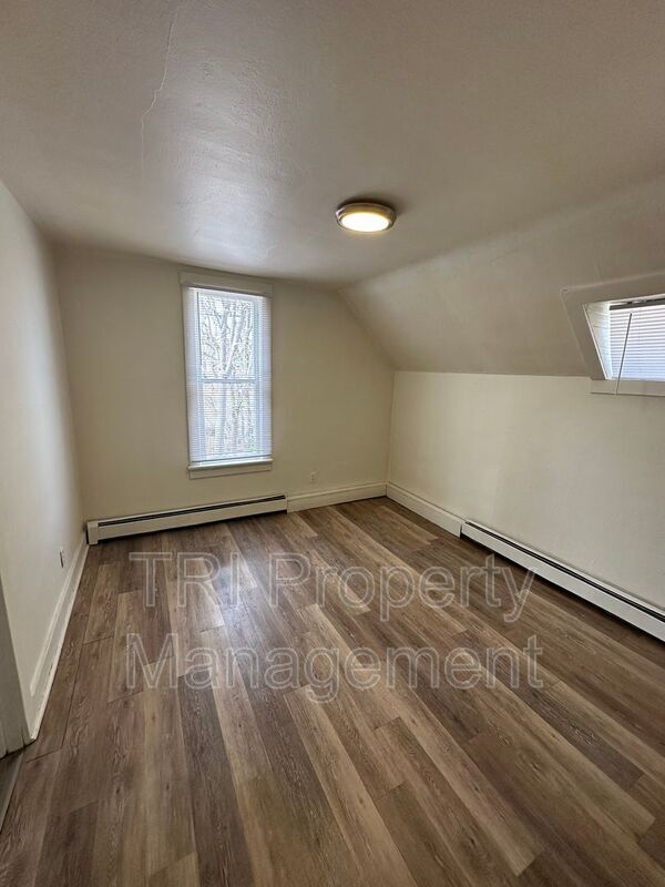 Building Photo - 1615 8th Ave