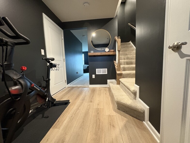 entry - 13 Wentworth Ln