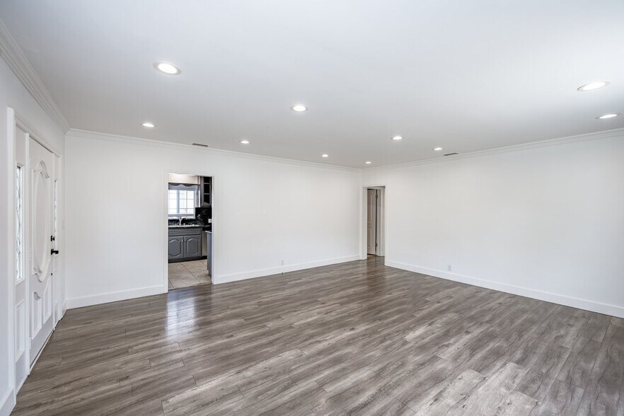Building Photo - 6506 Teesdale Ave