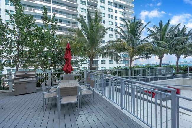Building Photo - 1155 Brickell Bay Dr