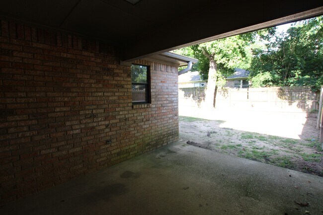 Building Photo - Langley Westminster Duplex