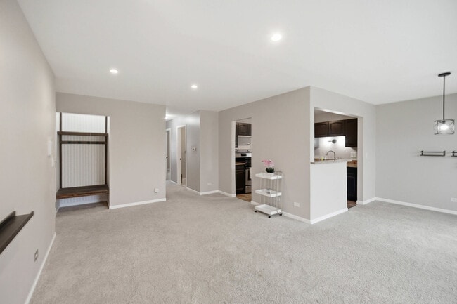 Building Photo - 1502-1507 7 Pines Rd