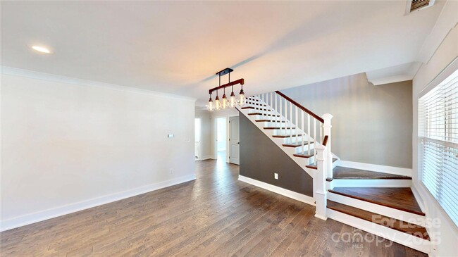 Building Photo - 1412 N Sharon Amity Rd