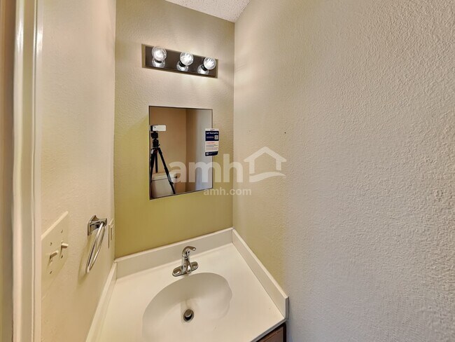 Building Photo - 9815 Criswell Crk