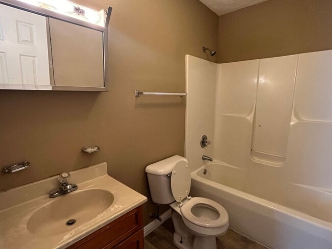 Building Photo - Charming 2 Bed 2 Bath Raeford Home