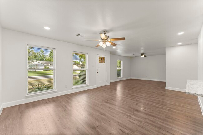 Building Photo - 4135 Hill Oak Dr