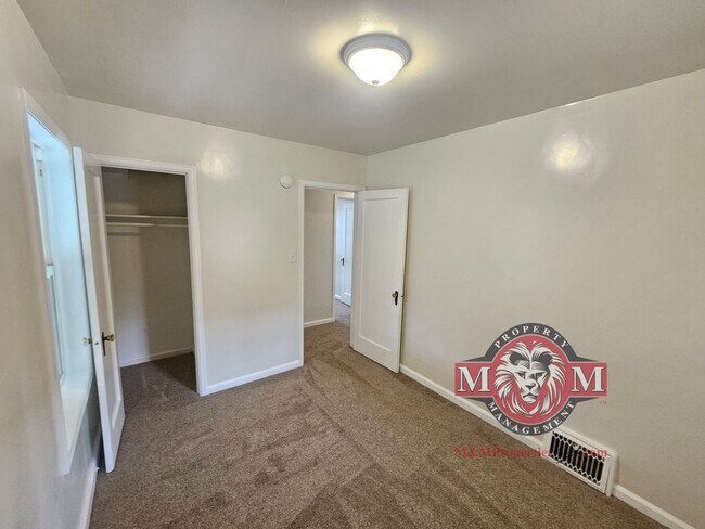Building Photo - Remodeled 2 Bd 1.5 Ba Home in Sandy