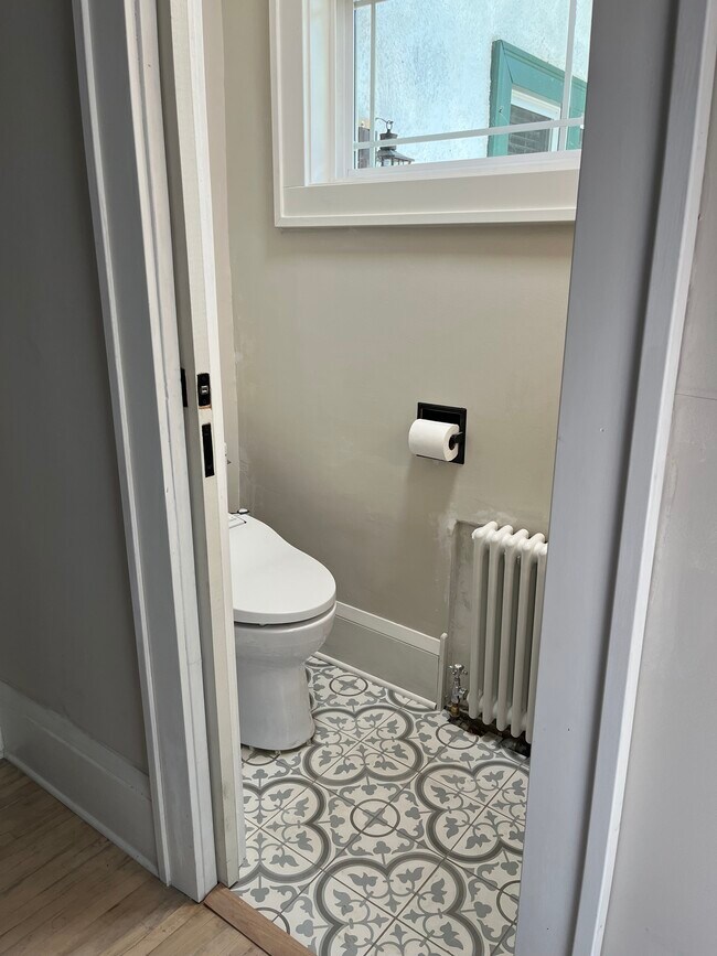 Building Photo - 4732 Harriet Ave