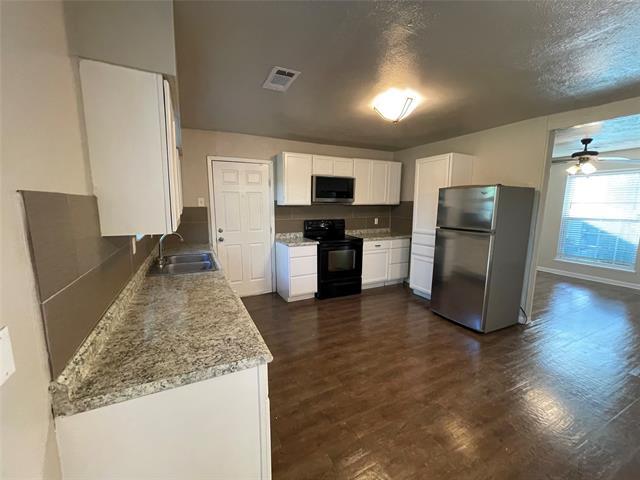 Building Photo - 712 SW Sunnybrook Dr