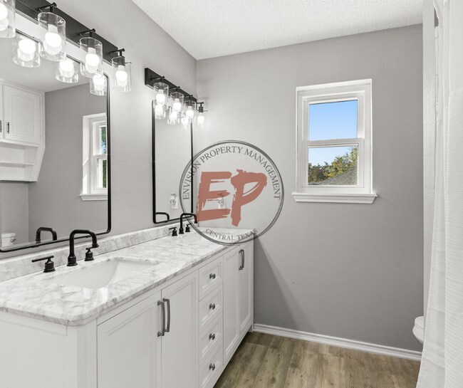 Building Photo - 4209 Green Oak Dr