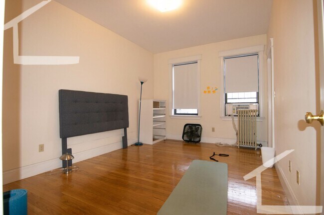 Building Photo - 27 Glenville Ave
