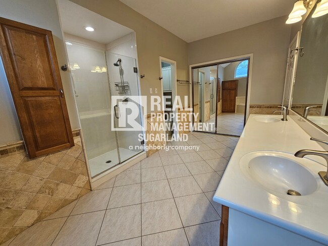 Building Photo - Elegant Living & Modern Comfort in Lexington Creek