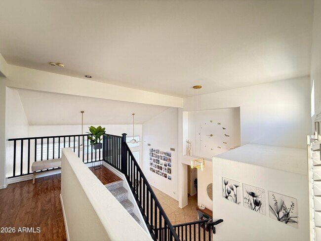 Building Photo - 757 W Aloe Pl