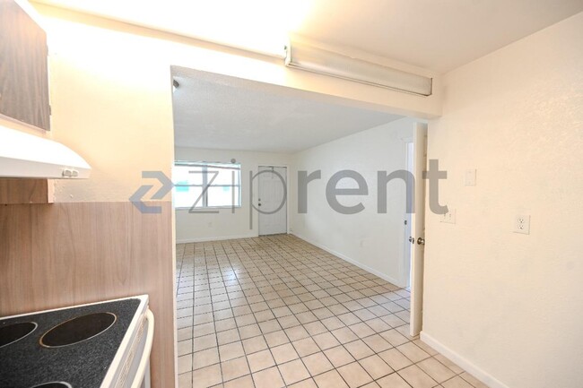 Building Photo - 6040 SW 26th St