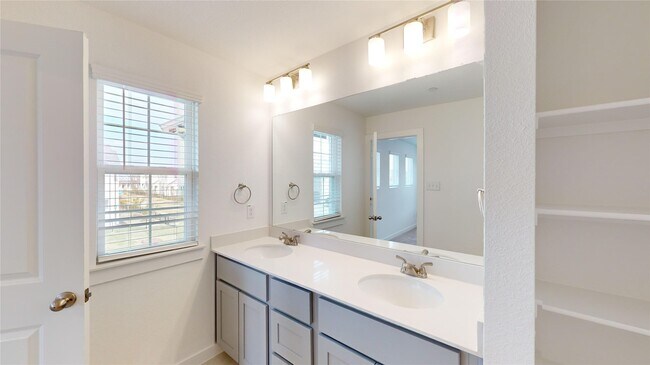 Building Photo - 2920 ELLE DR