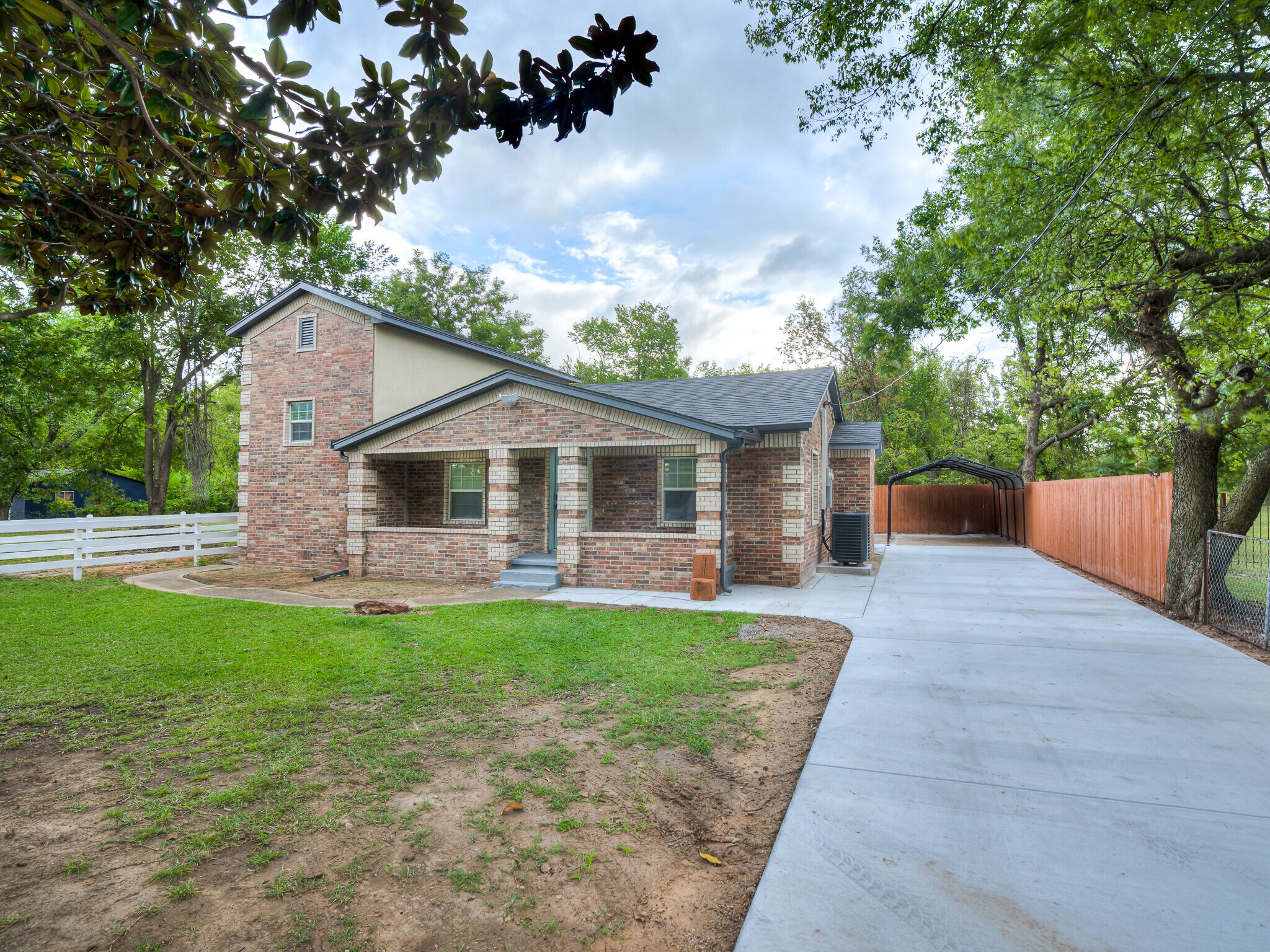 Building Photo - 2100 N Saint Luke Ave