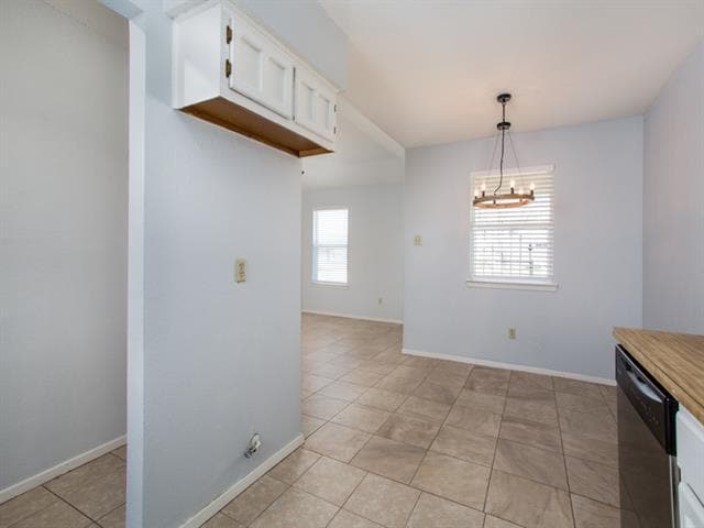 Building Photo - 980 Meadow Cir S