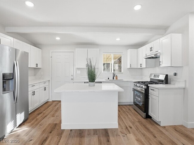 Building Photo - 608 Stanford St