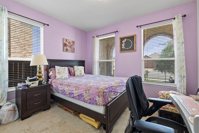 Building Photo - 1601 Sonny Dr